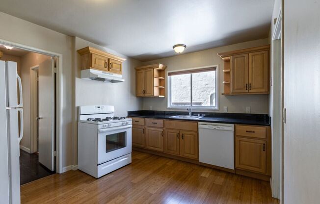 1 bed, 1 bath, $1,850, Unit 1214 Chestnut St. #A