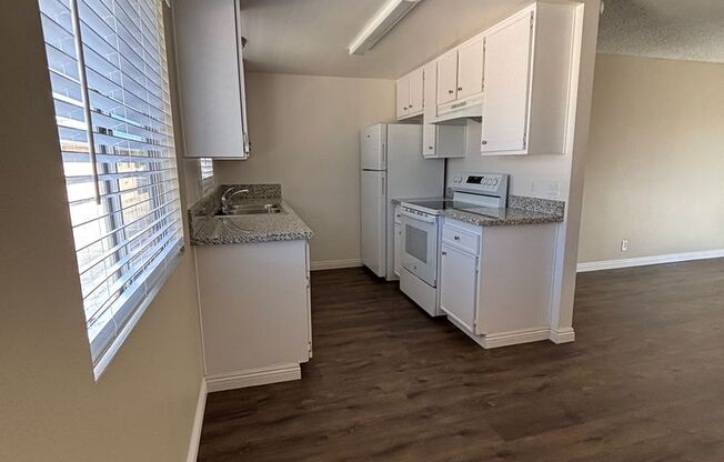 2 beds, 1 bath, $2,150, Unit 27