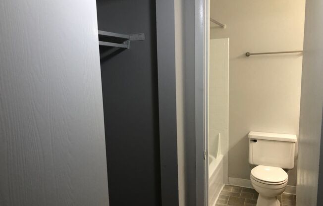 2 beds, 2 baths, 955 sqft, $1,149, Unit 5909B