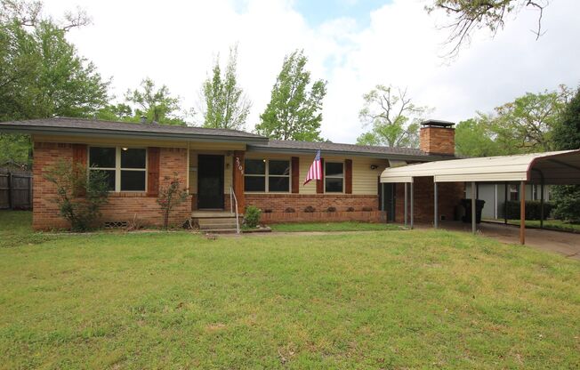 Adorable 3 Bed 2 Bath in Tyler with TWO Living Spaces! 1/2 OFF FIRST FULL MONTHS RENT!!