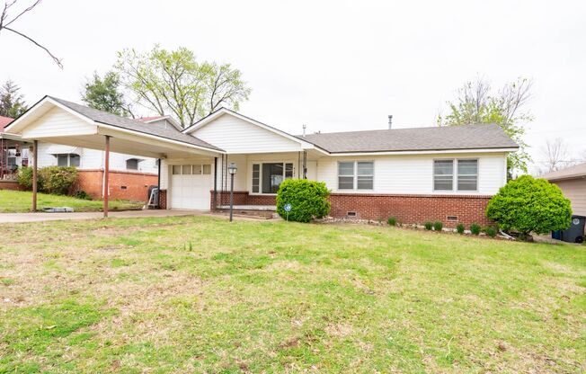 Cute Tulsa Home Available Now! 3 bedrooms and 1 bath
