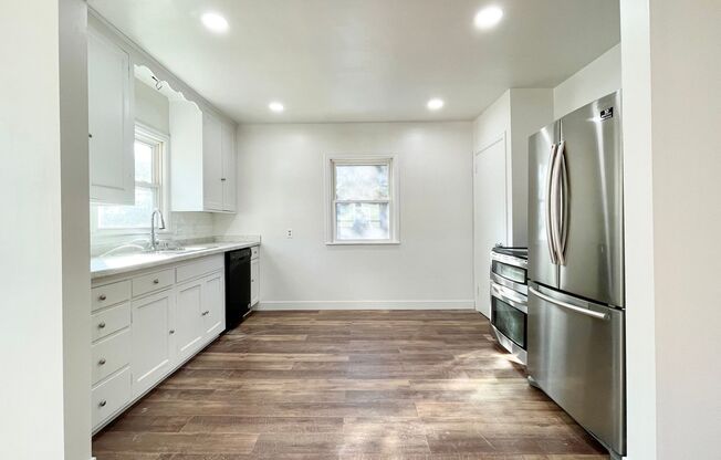 Stunning 4 Bedroom House in Richfield!