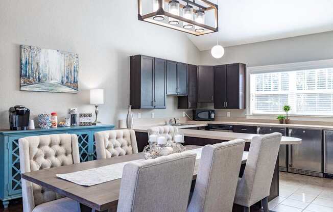 Big oaks apartments lakeland florida clubhouse kitchen and dining area