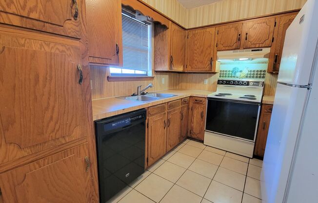 2 beds, 1.5 baths, $1,050