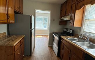 3 beds, 2 baths, $1,100