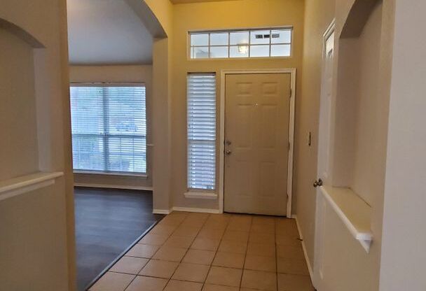 Royal Oaks Addition! (3) Bed + Study! 1800 SqFt Avail NOW!