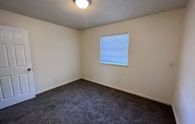 2 beds, 1 bath, 575 sqft, $825, Unit 420-22 Tefft-422 Tefft