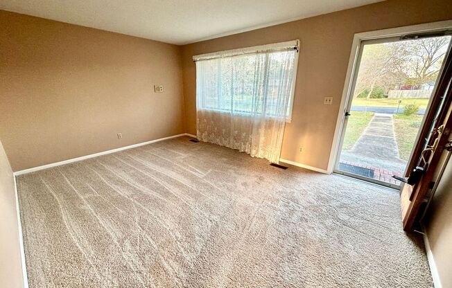 Fresh Paint and New Carpet! 4 bedroom home in Athens City!