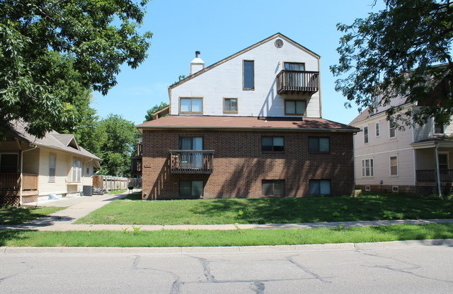 4 beds, 2 baths, $1,000, Unit Unit 4