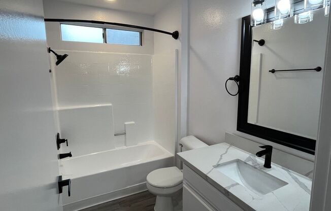 1 bed, 1 bath, 695 sqft, $1,498, Unit 400