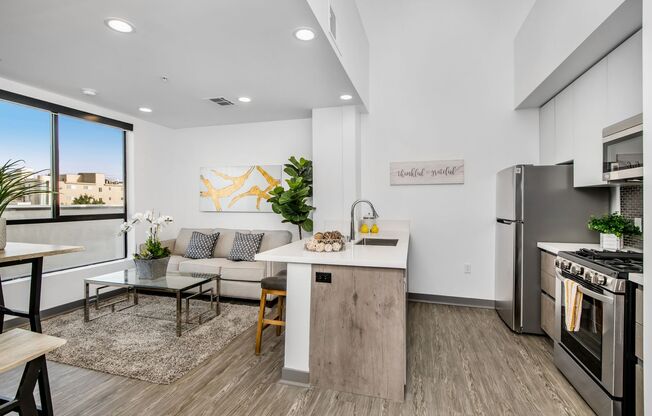 Townhomes and Studios in Culver City w/ Parking & Private Rooftop Deck!