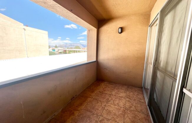 2 beds, 1 bath, 810 sqft, $1,095, Unit 15-C