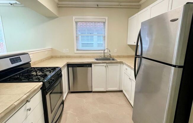 Charming 1 Bedroom, 1 Bath Large Apt in Inner NE Portland
