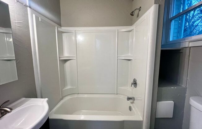 Studio, 1 bath, $975, Unit #102