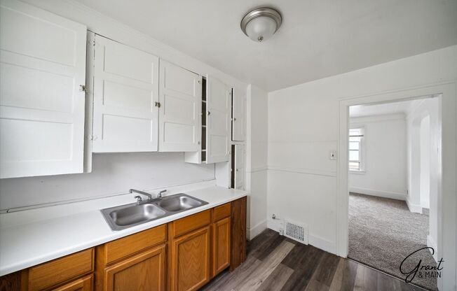 2 beds, 1 bath, $860, Unit Unit 2