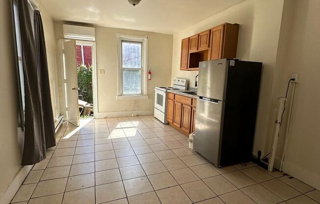 2 beds, 1 bath, $1,299