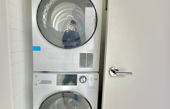 1 bed, 1 bath, $3,200, Unit 5-C