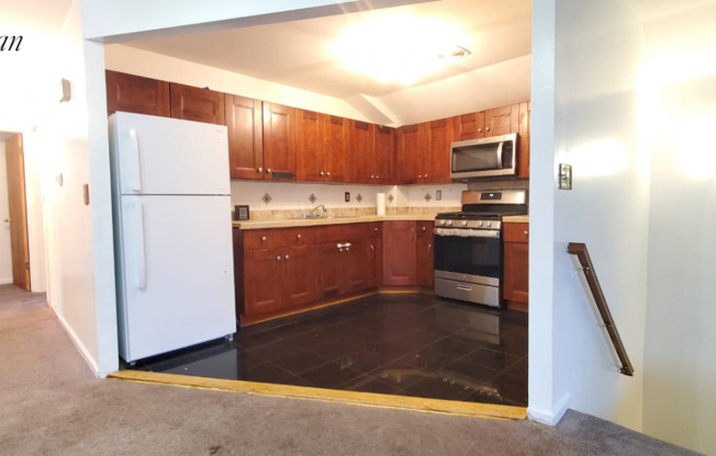 3 beds, 1 bath, $3,499, Unit B