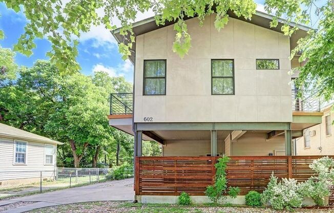 602 W North Loop Blvd