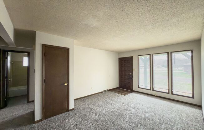 2445 - 2447 E Heying Dr