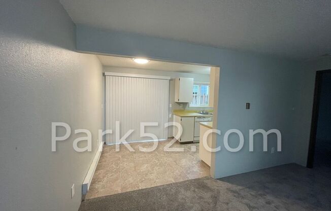 $500 Off First Full Month! -North Tacoma - 1st Floor 1 Bedroom 1 Bathroom Apartment