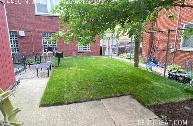 4450 N Ashland Ave