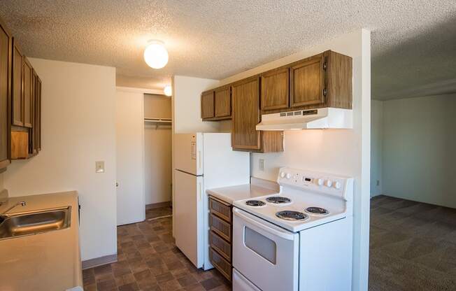 Rolling Hills Vacant Apartment Kitchen
