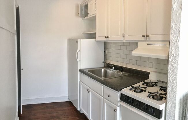 Studio, 1 bath, 275 sqft, $1,375, Unit 409