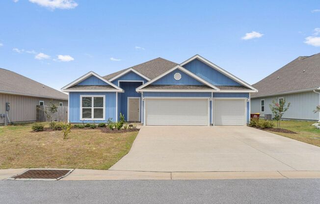 Shoal River Landing Must See w/ 3-car garage!