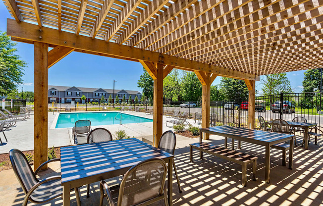 Outdoor Patio at Chariot Pointe Apartments, Murfreesboro, TN 37130