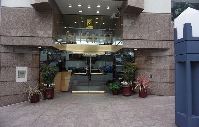 San Francisco furnished, High-floor studio with underground parking garage. Great for Corporate Rental or relocation.