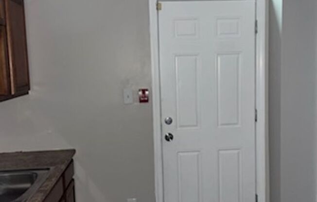 2 beds, 1 bath, $1,150