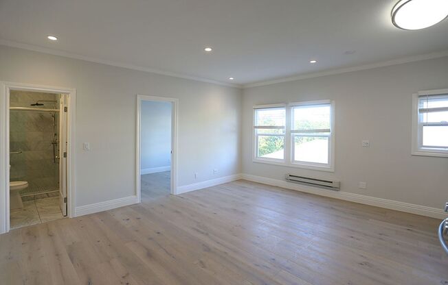 2 beds, 1 bath, $2,200, Unit # 17