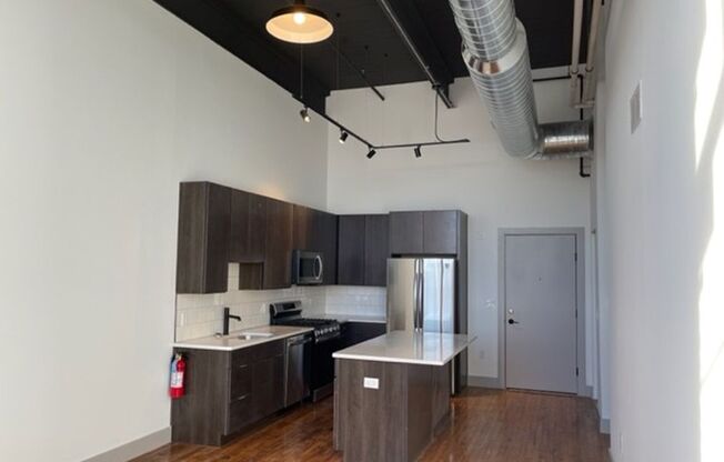 1 bed, 1 bath, 745 sqft, $1,650, Unit 356