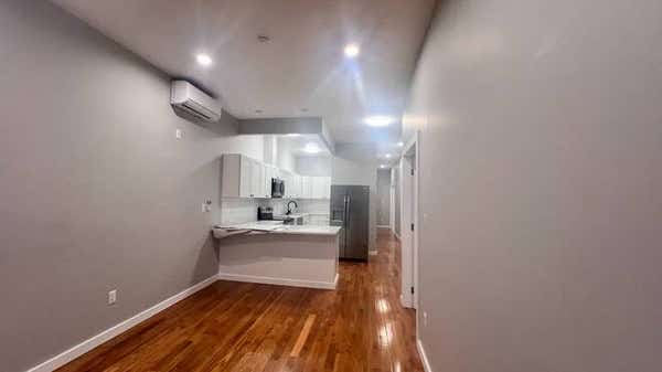 5422 5 AVE