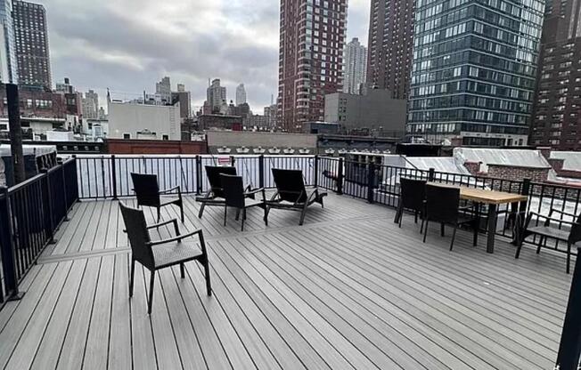 319 E 93 ST