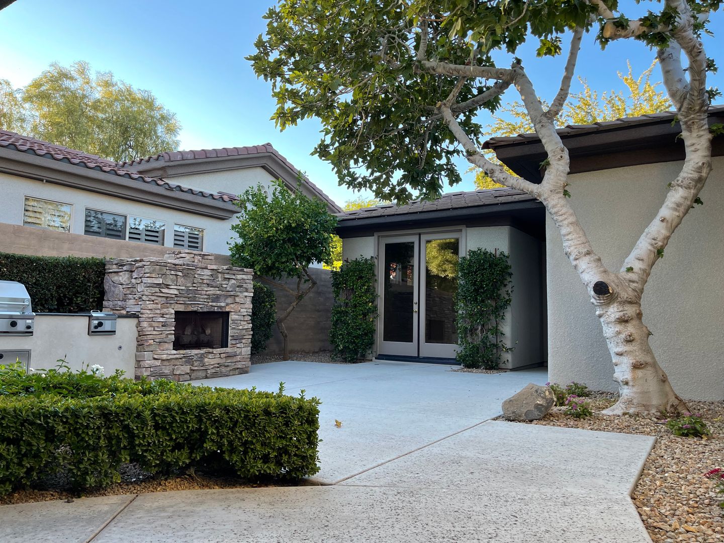 ANTHEM COUNTRY CLUB GUARD GATED 3 BEDROM HOME WITH CASITA