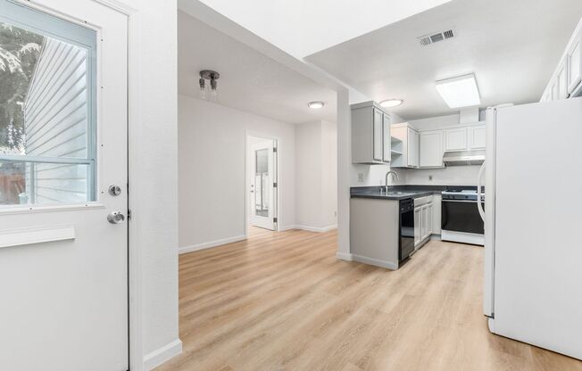 1211 Lincoln Ave #B  - LU