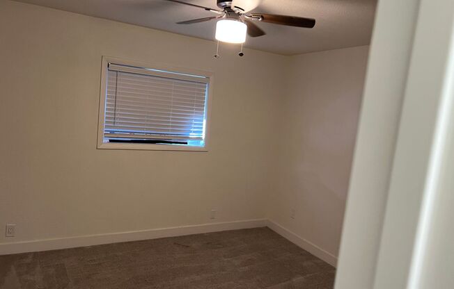 1 bed, 1 bath, 200 sqft, $750, Unit 4 - Rear East