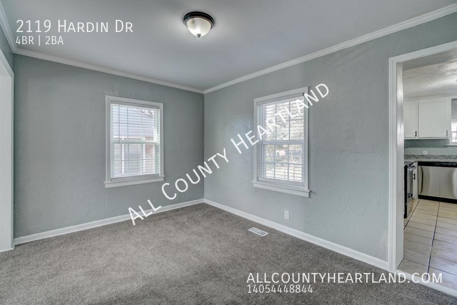 2119 HARDIN DR