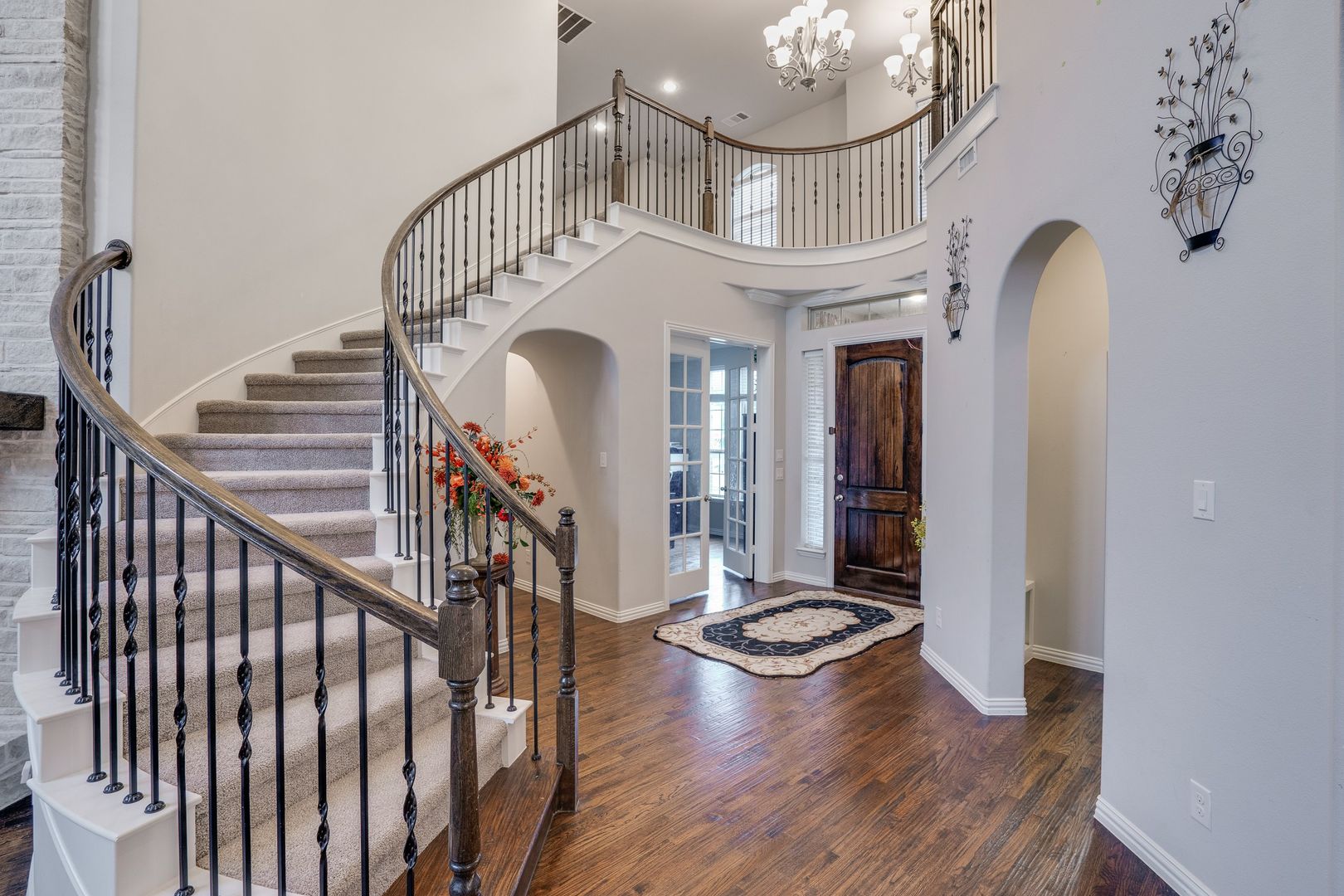 Beautiful home with elegant curved staircase & 2-story ceilings located in Frisco ISD.