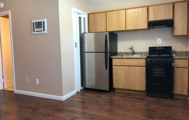 Studio, 1 bath, 400 sqft, $1,595