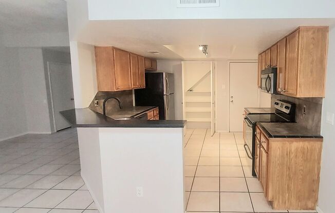 RATE REDUCTED!! SPACIOUS 3BED, 2.5BATH HOME LOCATED NEAR 67TH AVE & OLIVE