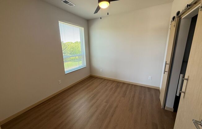 2 beds, 1 bath, 858 sqft, $2,100, Unit #300