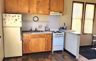 Studio, 1 bath, 500 sqft, $925, Unit 1561 N Van Ness Ave #13