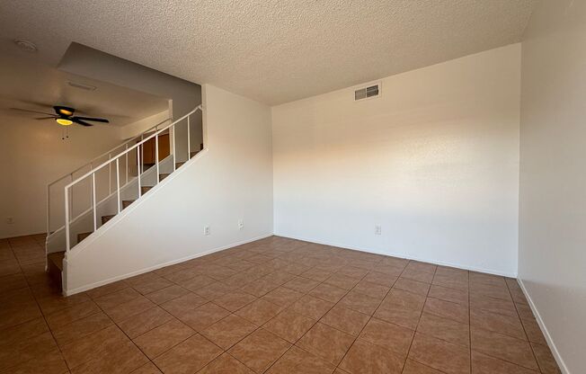 2 Bedroom Townhome - Shadow Mountain Villas - Comm. Pool