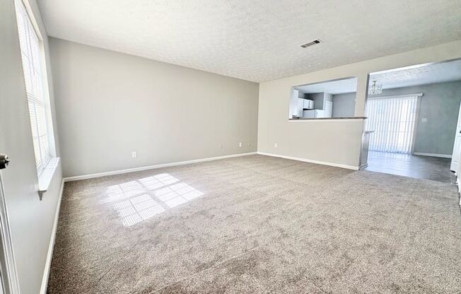 Perfect Location! Charming 3 Bedroom/2.5 Bath near I-75!