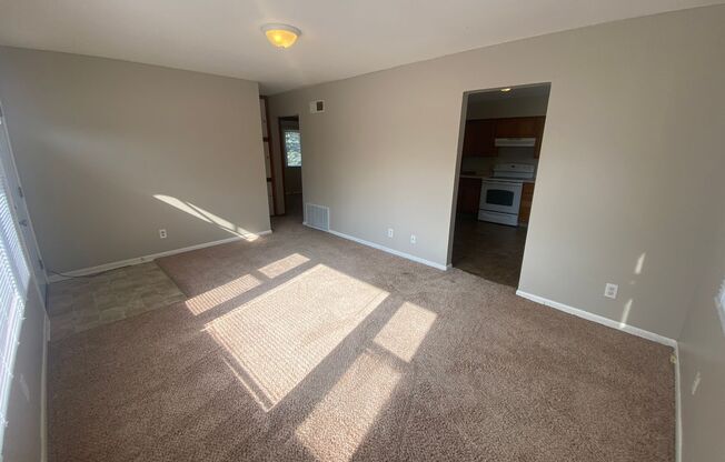 2 beds, 1 bath, $1,095