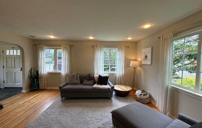 Briercrest ~ North Seattle Home
