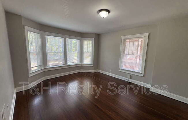39 E 32 ST